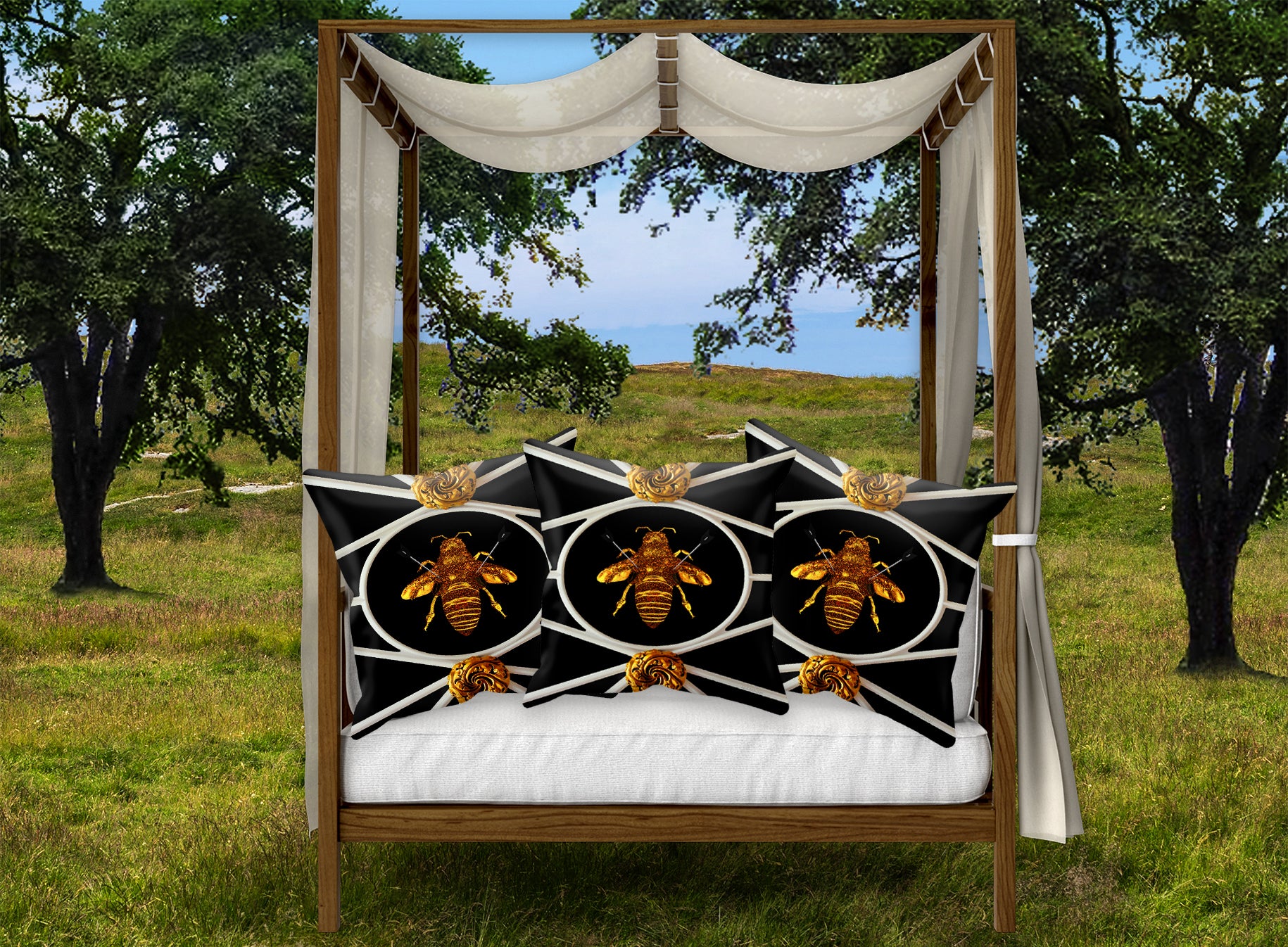 Versailles Royal Honey Bee Pillowcase in BLACK